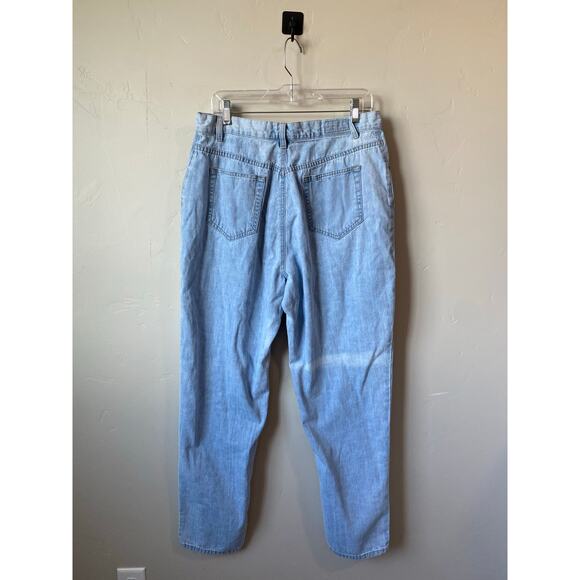 Liz Clairborne Classic Fit 100% Cotton Light Wash High Rise Mom Jeans- Size 14 - Picture 6 of 8